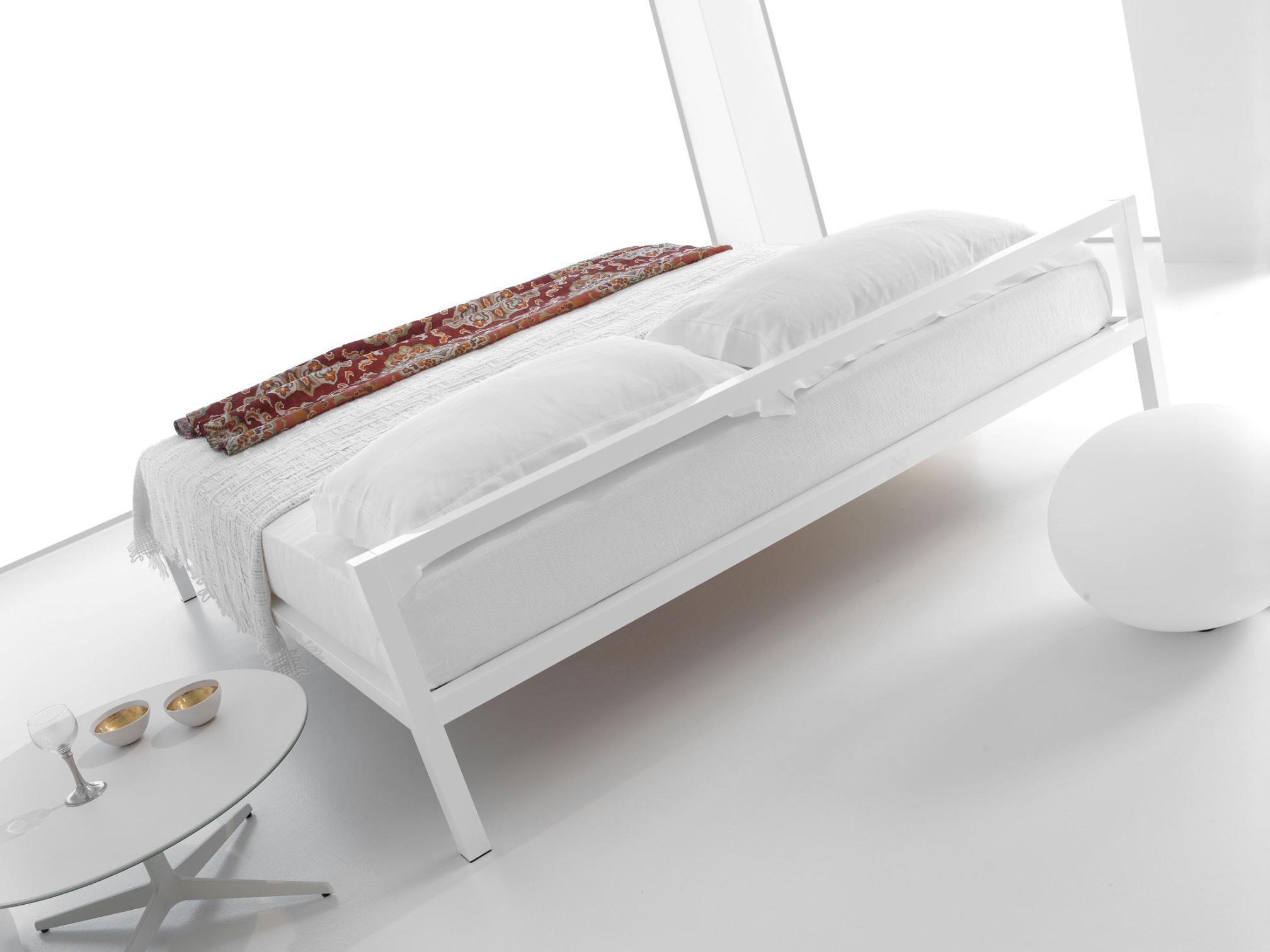 Aluminium Bed Italy ☞ Structure: Matt Painted White X053 ☞ Dimensions: 160 x 210 cm