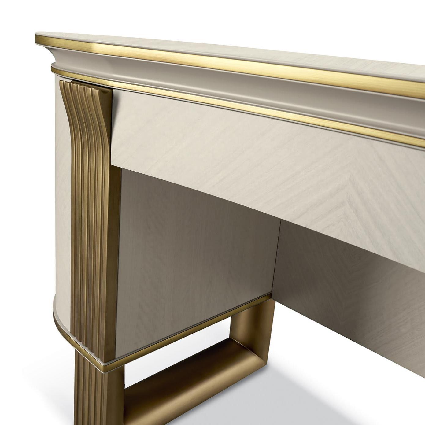 Oliver White and Gold Dressing Table | Configuration: With Mirror