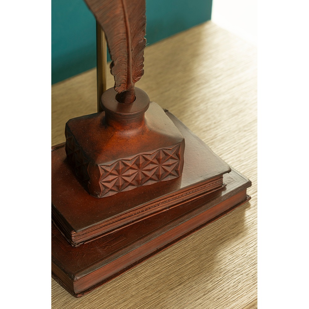Tom Table Lamp Leather Finish