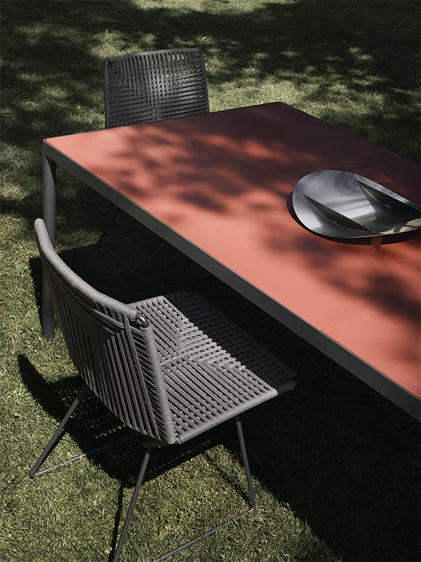 Offset Indoor / Outdoor Table ☞ Use: Outdoor ☞ Structure: Brushed Anodised Aluminium X137 ☞ Top: Reconstructed Stone Brick Red X160