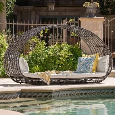 Garden Chaises & Daybeds