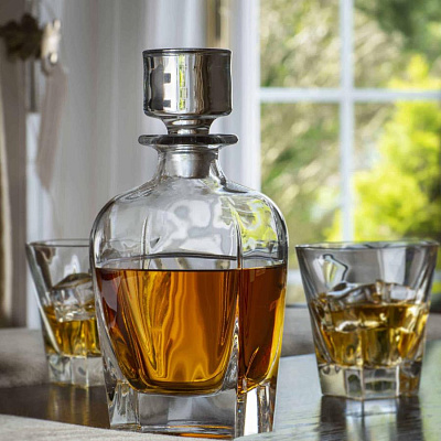 Decanters & Jugs