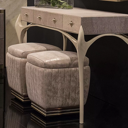 Liora Stool