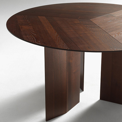 Praia Brown Round Dining Table