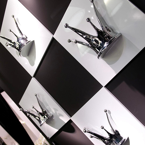 Crown Wall Feature