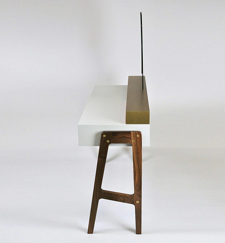 Elegant Dressing Table with Mirror